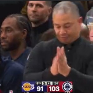 华体会官网-互搞心态~东契奇造犯规罚球不中 泰伦·卢起身鼓掌