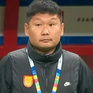 华体会官方-赵震：用骂人的理由处罚李镇全无法服众；刘建业会替他交罚款