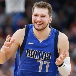 华体会-东契奇小腿拉伤归期未定 笑纳大礼太阳或直通西决